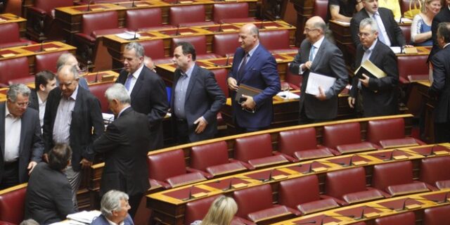 ‘Πόλεμος’ για τις offshore. Η αποχώρηση της ΝΔ και η αντεπίθεση της κυβέρνησης