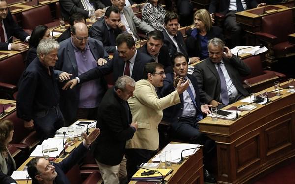 ΝΔ κατά αναπτυξιακής λιτότητας