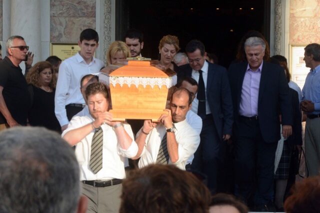 Πλήθος κόσμου αποχαιρέτισε την Νίκη Νικολοπούλου