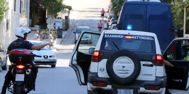 Σε εξέλιξη επιχείρηση της Δίωξης Ναρκωτικών σε ολόκληρη την Αττική για την εξάρθρωση σπείρας διακίνησης ηρωίνης