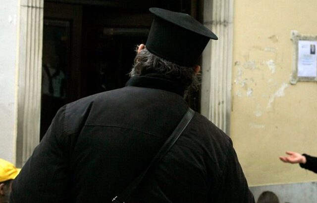 Παπάς έκλεβε επί 19 χρόνια εικόνες και λείψανα Αγίων