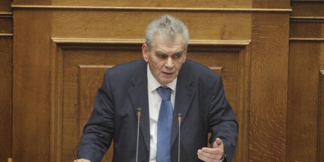 Παπαγγελόπουλος: Μας κουνάνε το δάχτυλο πολιτικοί με offshore