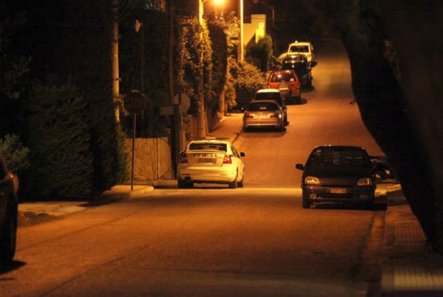 Έκρηξη βόμβας στην Βουλιαγμένη έξω από το σπίτι γνωστού επιχειρηματία στο κόσμο της εστίασης