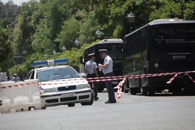 Επίθεση οπαδών με πιστόλι φωτοβολίδας σε αυτοκίνητο στην Αττική Οδό