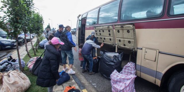 Ολοκληρώθηκε η επιχείρηση απομάκρυνσης μεταναστών από το βενζινάδικο στο Πολύκαστρο
