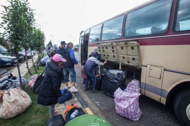 Ολοκληρώθηκε η επιχείρηση απομάκρυνσης μεταναστών από το βενζινάδικο στο Πολύκαστρο