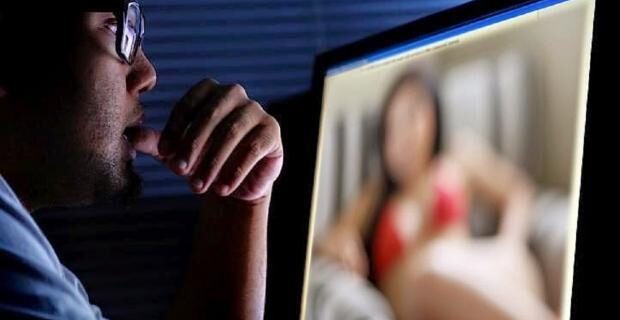 Sextortion: Μην γδύνεστε μπροστά από την κάμερα του υπολογιστή