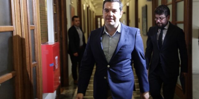 Αντεπίθεση με αναθεώρηση Συντάγματος και ολίγον από απλή αναλογική
