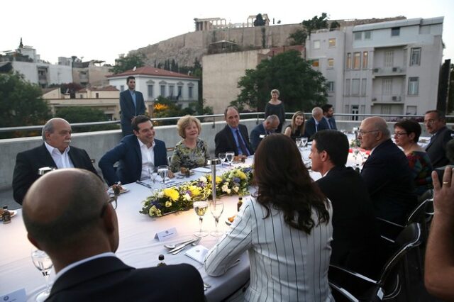 Τσίπρας σε Βαλς: Περάσαμε έναν παρατεταμένο χειμώνα και είναι καιρός να δούμε το φως στο βάθος