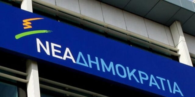 Γαλάζια λίμνη χωρίς ειδύλλια