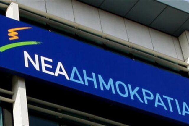 Γαλάζια λίμνη χωρίς ειδύλλια