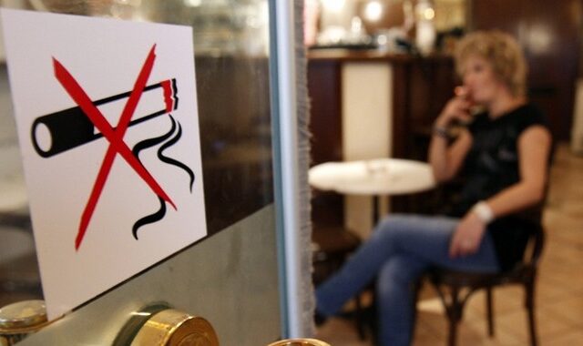 ΕΛΣΤΑΤ: Επτά στους δέκα Έλληνες δεν καπνίζουν