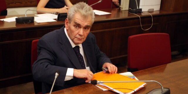 Στήσιμο ‘σκευωρίας με κασέτες’ καταγγέλλει ο Παπαγγελόπουλος