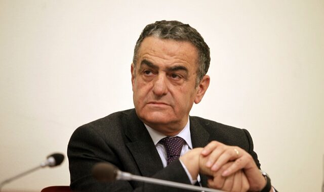 ‘Προειδοποιήσεις’ μέσω SMS έστειλε ο Αθανασίου στον Παπαγγελόπουλο