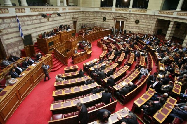 Πέρασαν από τη Βουλή οι ‘ουρές’ των προαπαιτούμενων μέτρων