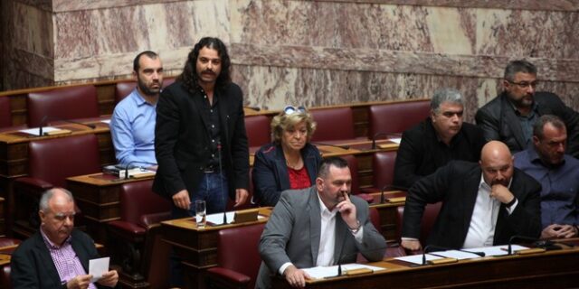 Χυδαίες ύβρεις από Χρυσαυγίτες στη Βουλή. Διακόπηκε η συνεδρίαση