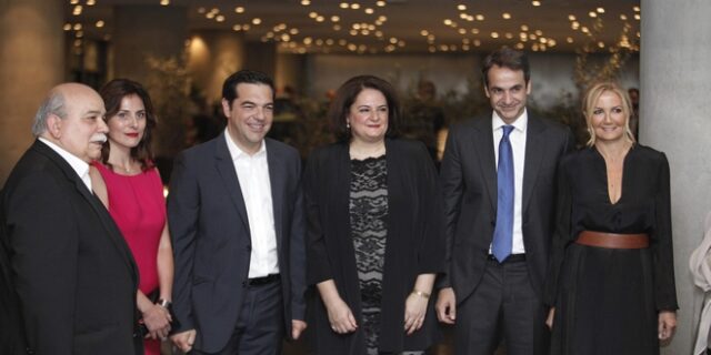 Δείπνησαν για πρώτη φορά μαζί τα ζεύγη Τσίπρα – Μητσοτάκη
