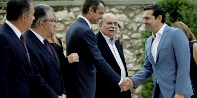 ΝΔ: Καταγγέλλει σκοπιμότητα της αναθεώρησης, αφήνει ανοιχτό για Πρόεδρο