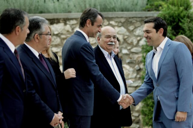 ΝΔ: Καταγγέλλει σκοπιμότητα της αναθεώρησης, αφήνει ανοιχτό για Πρόεδρο