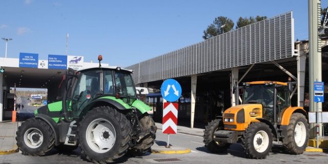 Θεσσαλονίκη: Το τελωνείο των Ευζώνων απέκλεισαν κτηνοτρόφοι κι αγρότες