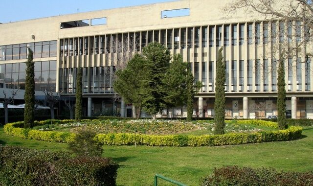 Προσαγωγές αλλοδαπών για ασέλγεια σε βάρος 23χρονης μέσα στο ΑΠΘ
