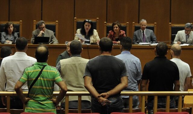 Αστυνομικός στη δίκη της Χρυσής Αυγής: Είμαι μόνο ο οδηγός