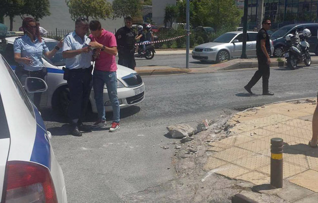 Σοβαρός τραυματισμός δημοτικής αστυνομικού από ‘κόντρες’ στην Αργυρούπολη