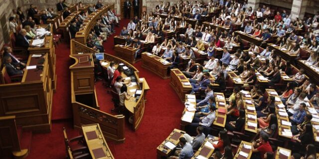 Βουλή των Εφήβων: Κριτική και προτάσεις παρουσία Τσίπρα