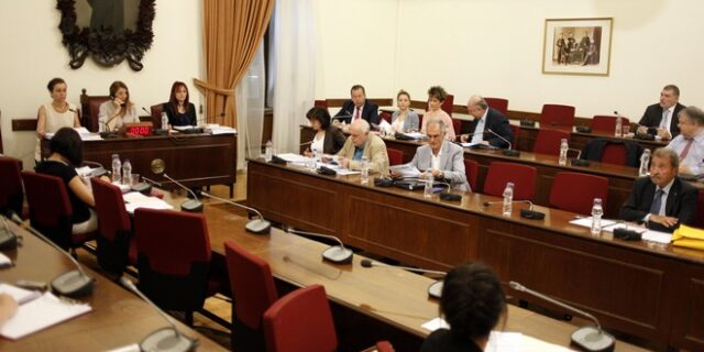 Βουλή: Από καταγγέλλουσα καταγγελλόμενη η Γ. Τσατάνη
