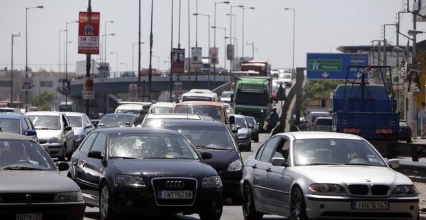 Τροχαία ατυχήματα στον Κηφισό και στο κέντρο της Αθήνας. Κομφούζιο στους δρόμους