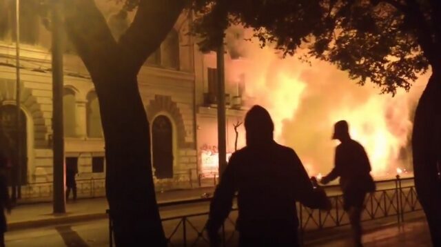Βίντεο-ντοκουμέντο: Η εξόρμηση των αναρχικών μέσα από το Πολυτεχνείο