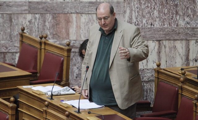 Ν. Φίλης: Νόμιμη και ηθική η απόσπαση της Μπέτυς Μπαζιάνα στο ΕΜΠ