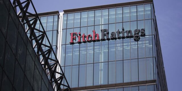 Fitch: Χαλάρωση των capital controls από τα τέλη του 2016