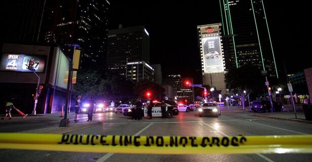 What is going on in America? Ο καλλιτεχνικός κόσμος αντιδρά στο λουτρό αίματος στο Ντάλας