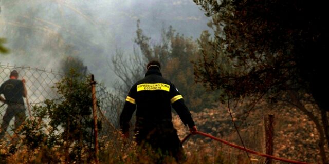 Νέα πυρκαγιά στην Κορινθία. Παραμένει σε εξέλιξη στη Θήβα