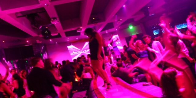 Κοκαΐνη και χάπια ecstasy θα κατέληγαν στα κλαμπ της παραλιακής και σε νησιά