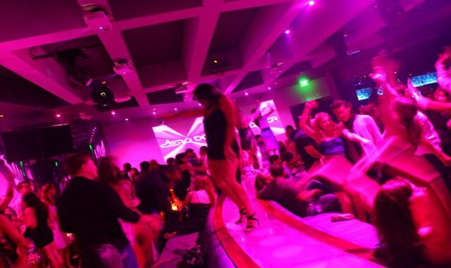 Κοκαΐνη και χάπια ecstasy θα κατέληγαν στα κλαμπ της παραλιακής και σε νησιά