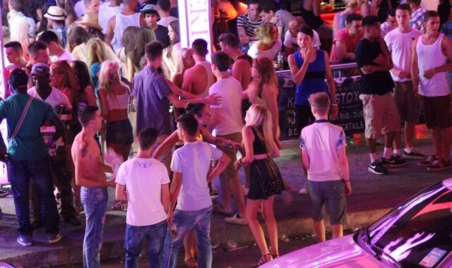 Απανωτά τα κρούσματα ληστειών νεαρών Σέρβων σε βάρος Βρετανών στον Λαγανά