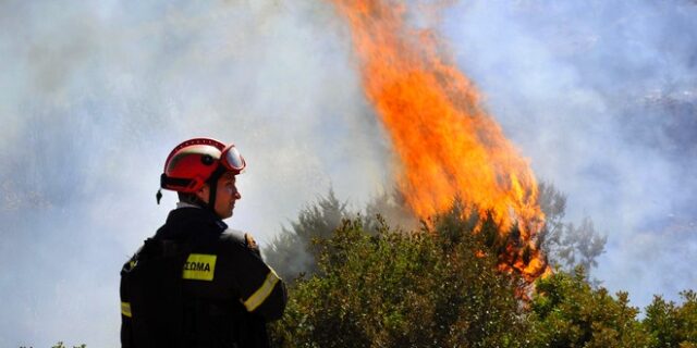 Σε ύφεση η πυρκαγιά στην Κάρυστο