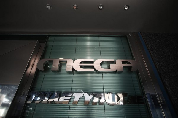 Εργαζόμενοι του MEGA κατά μεγαλομετόχων: Η κυβέρνηση να αναλάβει τις ευθύνες της