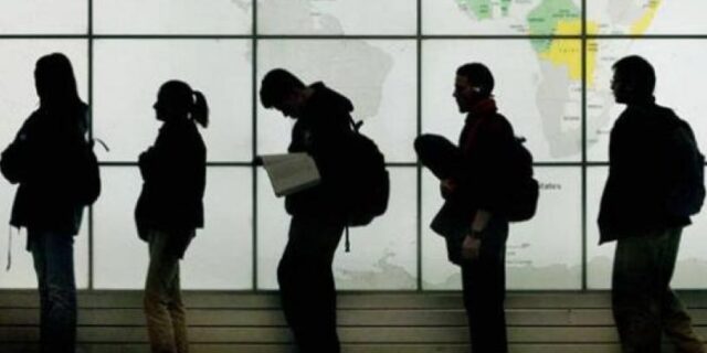 Η αλήθεια που πονάει: Νο1 εξαγώγιμο προϊόν της Ελλάδας οι νέοι της