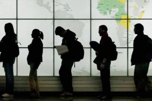 Η αλήθεια που πονάει: Νο1 εξαγώγιμο προϊόν της Ελλάδας οι νέοι της