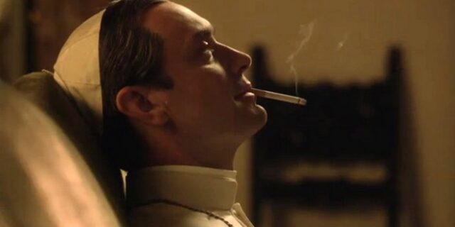 O ‘Young Pope’ του Πάολο Σορεντίνο είναι έτοιμος για τη… Μόστρα του!