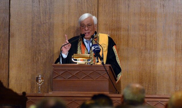 Παυλόπουλος: Έκδοση μορφής ευρωομόλογου για την κρίση χρέους