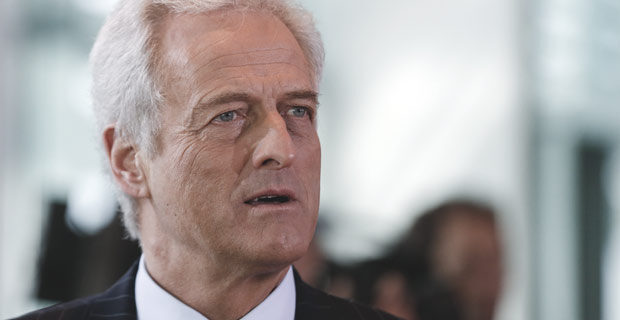 Γερμανός του CSU σε φωτογράφο: ‘Μη με αγγίζεις βρωμιάρη Έλληνα’