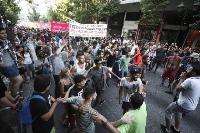 Πορεία διαμαρτυρίας, μετά μουσικής και χορού, για τους πρόσφυγες