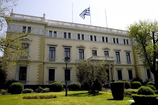 Live εικόνα: Η τελετή ορκωμοσίας του νέων μελών της κυβέρνησης
