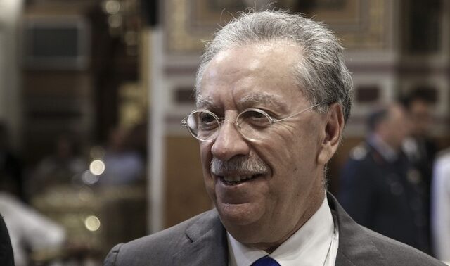 Ξαναχτίζει ο Μιχάλης Σάλλας
