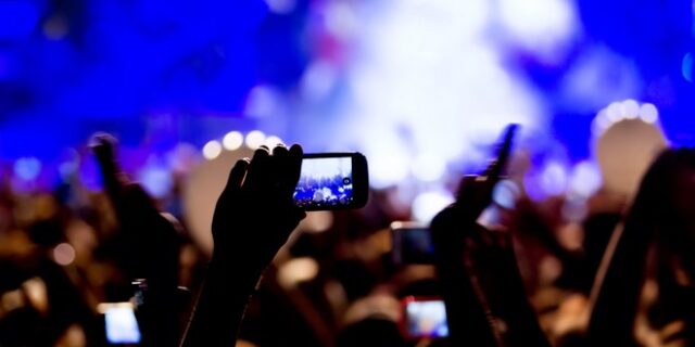Τέλος στα βίντεο και τις φωτογραφίες από κινητό σε συναυλίες και θέατρα