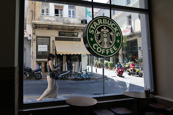 Μαρινόπουλος: Στο σφυρί τα Starbucks στην Ελλάδα